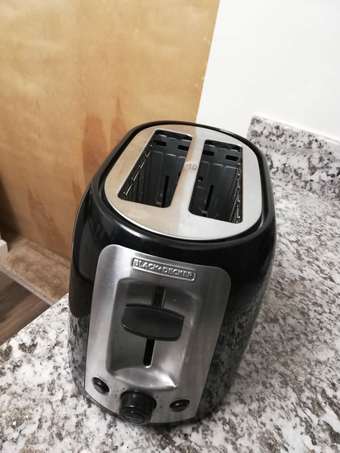 Black + Decker 2-Slice Slot Toaster 1