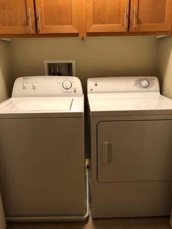 San Antonio Shopping Center附近高档公寓2b2b客卧出租 3