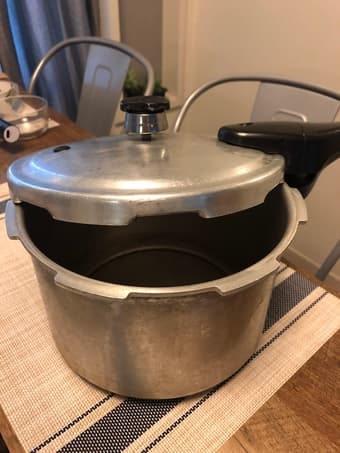Pressure cooker 1