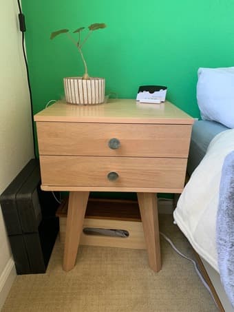 OAK VENEER NIGHT STAND. PICK UP ONLY (SAN JOSE) 1