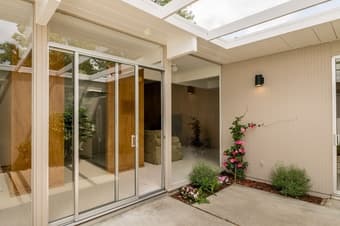 "We have an empty room in our amazing house! Come check it out! 1