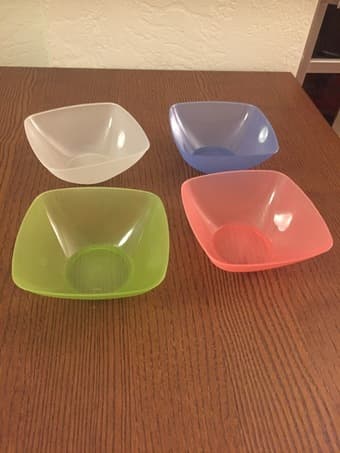 Set of 4 Plastic Bowls 1