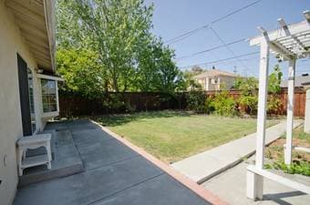 One unfurnished room in a furnished 5BR/3.5BA just off of Oregon and A 1