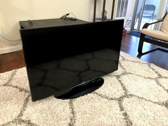 Samsung - 32" LED - 1080p - Smart - HDTV/ free Chromecast 1
