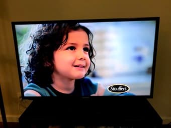 Samsung - 32" LED - 1080p - Smart - HDTV/ free Chromecast 2