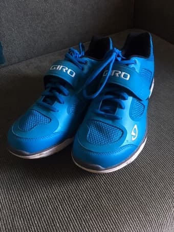 Size 9 women's Giro clip-in cycling shoes 1