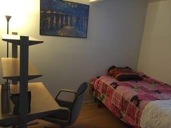 immediately available private bedroom with shared bath-Palo Alto 1