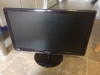 Samsung 24" monitor 1