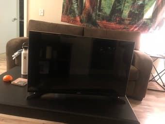 Samsung - 32" Class - LED - J4000 Series - 720p - HDTV 1