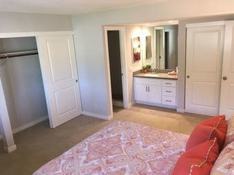 MtV Master Bedroom 山景城出租主卧带家具含独立卫生间 1