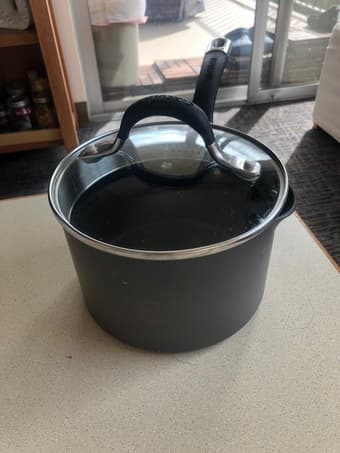 Cooking pot (Excellent conditions) 1