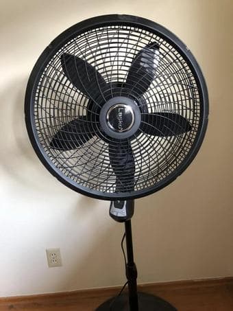 Move out sale: Microwave, Fan, Hangers... lowest price 2