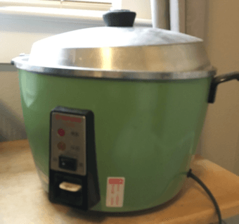Moving sale- Desk/Toaster Oven/Rice Cooker/bed and mattress 3