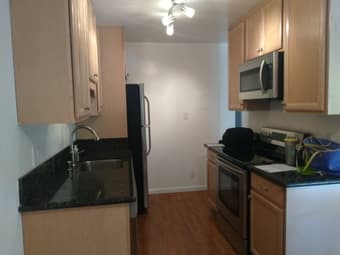 Room available close to MV Caltrain station April-Dec. 3