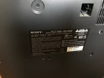 Sony Bravia TV 32" & Roku Streaming Stick (Very good condition) 3