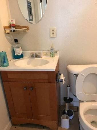 A nice furnished cottage with a bath available from march 22 3