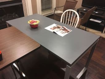 Selling two desks and air conditioner 1
