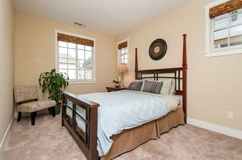 Female housemate wanted in a sunny 4bd/3.5ba house close to downtown 3