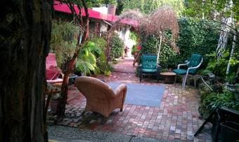 $1400 *Large furnished rm incls utils perfect location/price, male pre 3