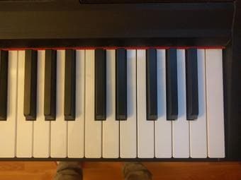 Yamaha electric piano - weighted keys, professional sound 2