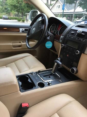 VW Touareg 2010 (SUV, All-Wheel Drive) 2