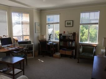 AVAILABLE NOW: Sunny studio available downtown PA: 25 Mar - 8 Apr 1
