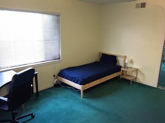 Master Bedroom in Menlo Park Walking Distance to Campus 1