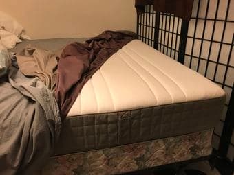 a queen size bed set for sale 1