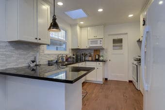 Palo Alto 94306 超级好地段 House3b2b其中一间房间带独立卫浴出租 2