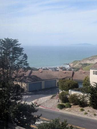 Bedroom in amazing 4 bdrm, 3.5 bathroom Pacifica home 3 months 3