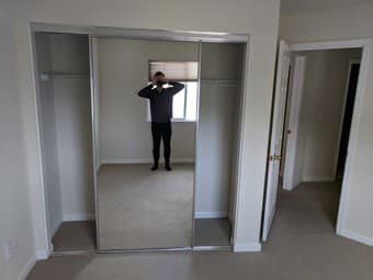 Room with private bath in huge Pacifica home, ocean view, month to mon 1