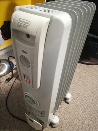 DeLonghi EW7707CM SafeHeat 1500W ComforTemp Portable Oil-Filled heater 1