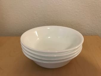4 Corelle bowls (6 inch) 1