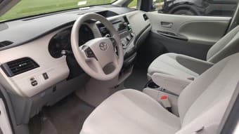 2012 TOYOTA SIENNA LE White 3