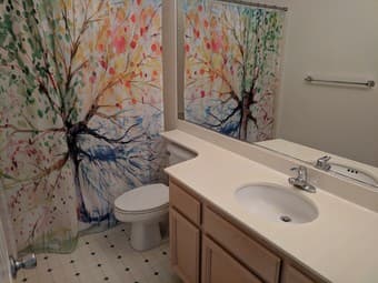 Bedroom and private bath, huge house by beach, epic view. 1-3month 3