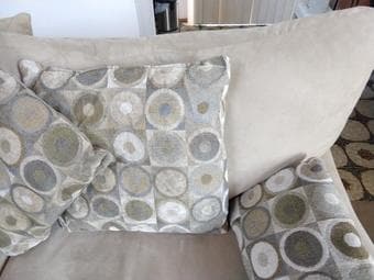 Comfortable couch in great condition 3