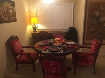 Moving! vintage furniture, queen/ full size bed, table,chair, mattress 3
