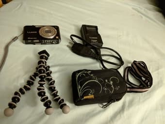 Lumix Digital Camera - 12 MegaPixels  (DMC-FS10) 1