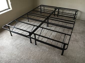 Queen size bed + mattress - very comfortable 2