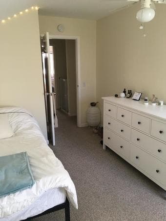Room in cute flat in downtown Palo Alto - available June - 1750$ 3