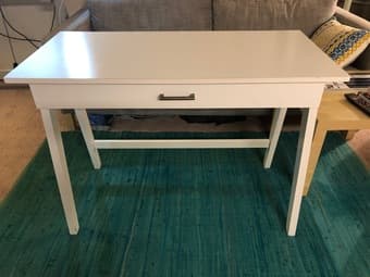White desk in great condition 1