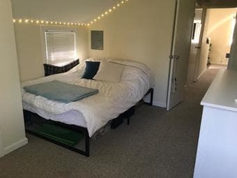 Room in cute flat in downtown Palo Alto - available June - 1730$ 3