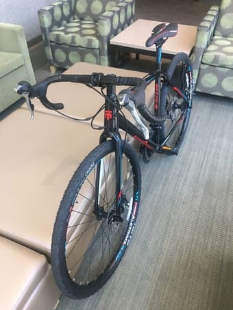 Selous Comp hybrid road and mountain bike - like new, never ridden 2