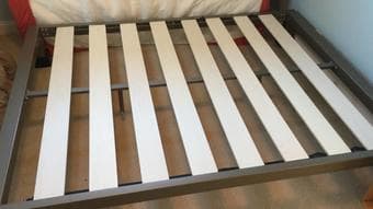 Queen Bed frame - simple and sturdy 2