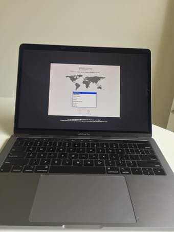 13-inch Macbook Pro 2018 with Touch Bar 2