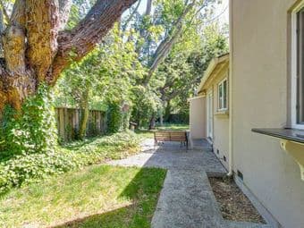 Space in a shared bedroom in a big house (Community Living) Palo Alto 2