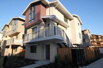 Room with shared bath in beautiful new Palo Alto 4be/3.5ba townhouss 1