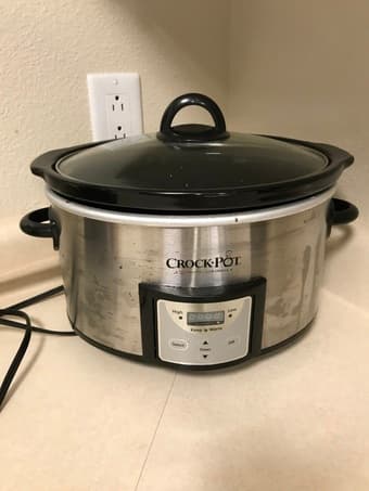 Crockpot slow cooker 1
