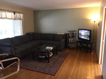 Room in downtown Menlo Park apt, available June 1st 2