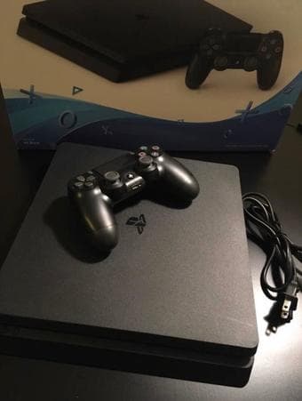 PS 4 almost new 1